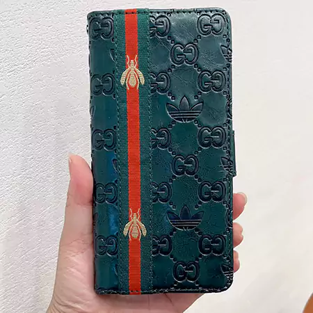 最高級 Gucci エンボスレザーAquos R8 Pro電話ケース (ブルー) おしゃれ蜂柄ブランド柄Aquos sense8スマホケース グッチとアディダスの共同ブランド個性綺麗